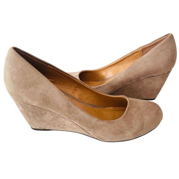 CL by Laundry Taupe Nima Wedge Pump size 8. - Picture 2 of 9
